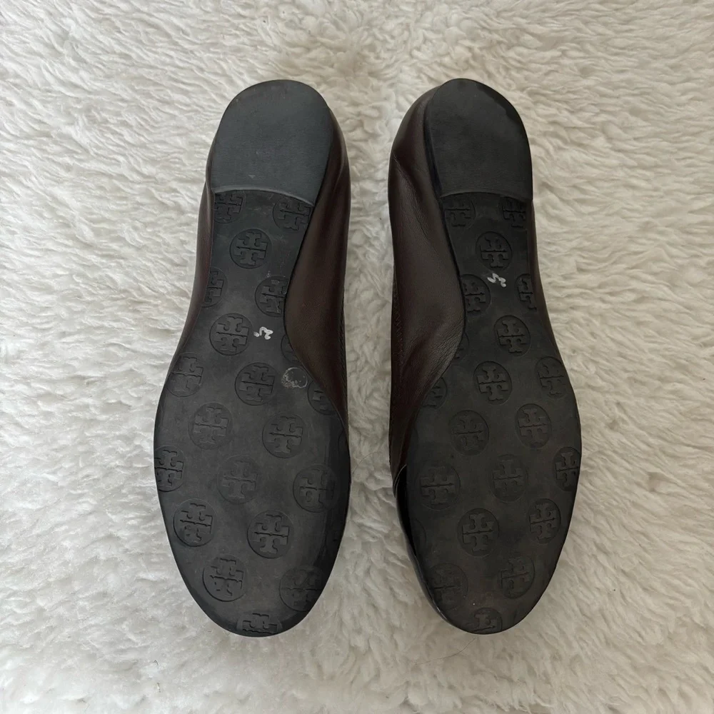 Tory Burch Reva 2 tone Black Patent Brown Leather Logo Flat Shoes size 7.5 M